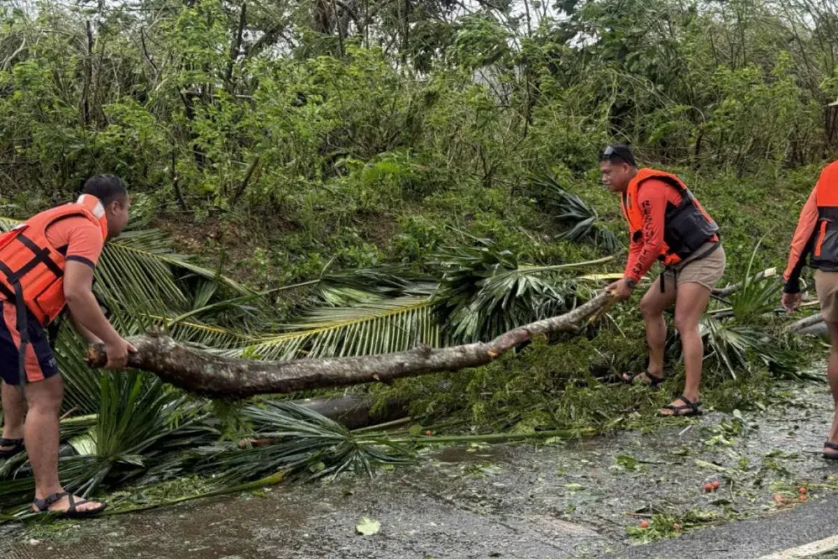 Super Typhoon Fung-Wong Path, Maps and Warnings as Storm Nears Landfall