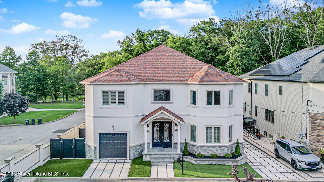 Staten Island Home of the Week: $2.4M Prince’s Bay estate backs to Lemon Creek