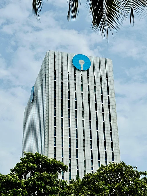 SBI Shares Can Zoom 25% Says Nirmal Bang Post Q2 Results - Here's Why