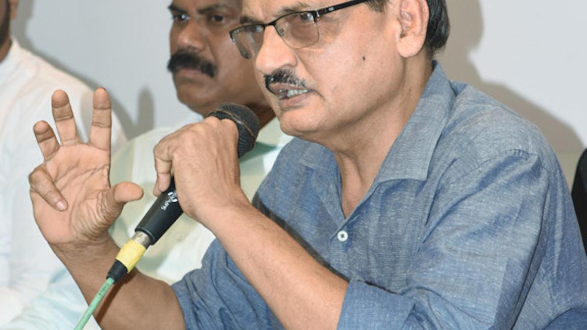 Will Centre allows RSS activities on its property, asks Congress