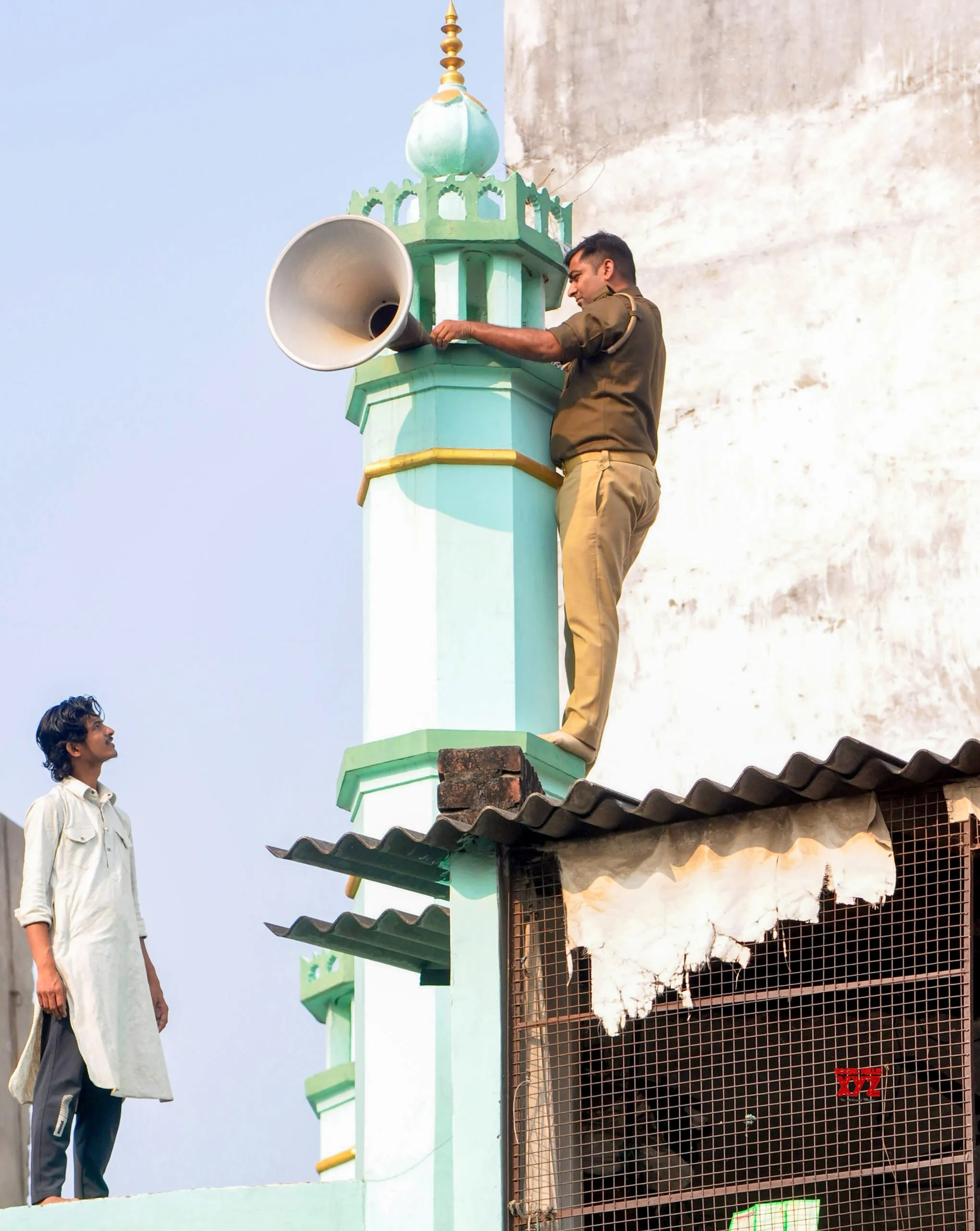 Lucknow: Police Remove Loudspeakers #Gallery
