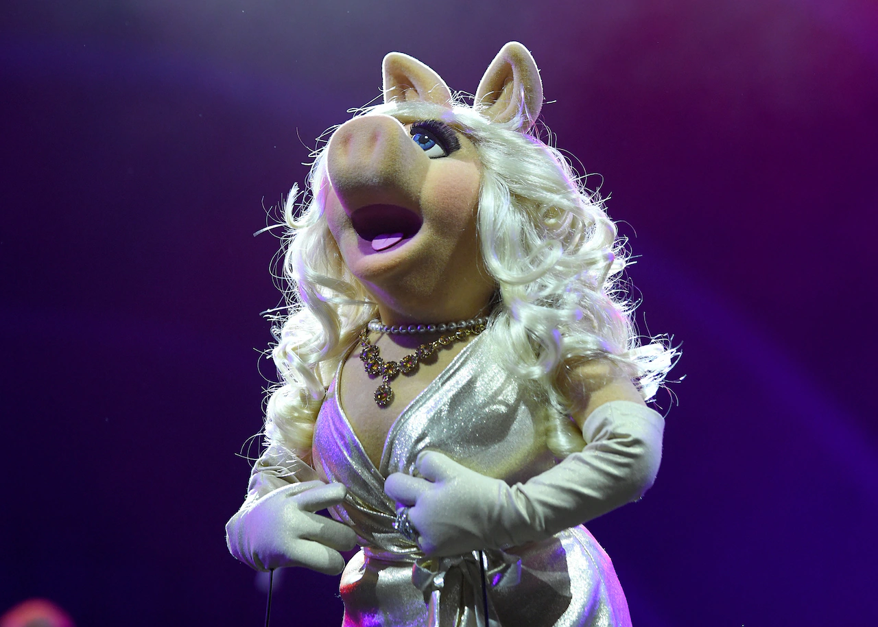 Jennifer Lawrence, Emma Stone producing Miss Piggy movie for Disney