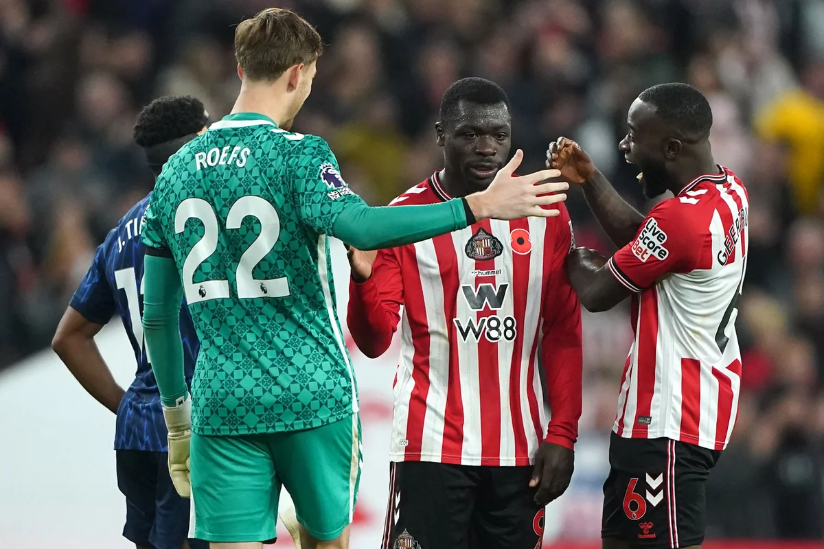 Sunday’s briefing: Sunderland end Arsenal run and Wolves close on new boss