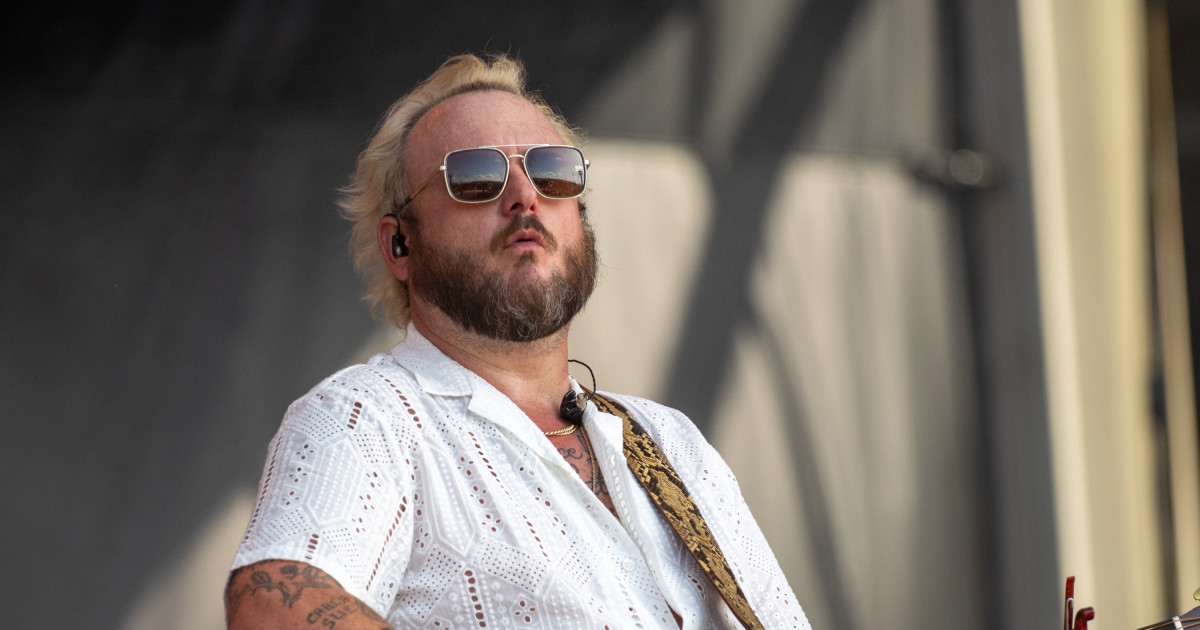 Country Music Star Announces Personal News Amid Cancer Battle: 'God's Timing'