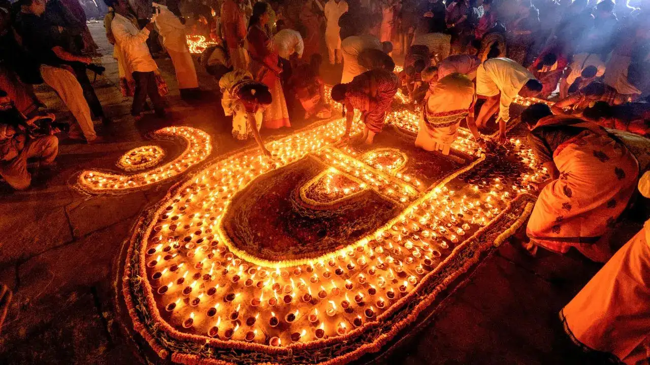 Dev Deepawali 2025: When Varanasi Turns Into A River Of Lights — Date, Shubh Muhurat, Rituals, And Spiritual Meaning Behind The Gods’ Festival
