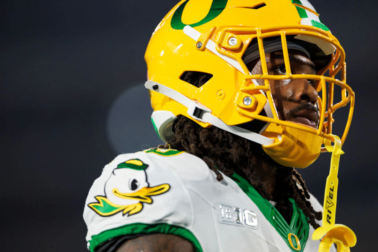 Where to watch #9 Oregon vs. #20 Iowa football on ABC today, free YouTube TV alternatives