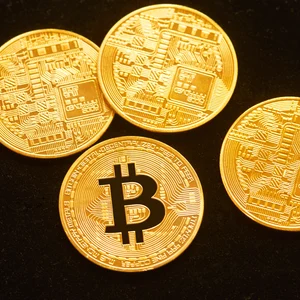 Cripto vs. oro: ¿Cuál es el mejor refugio seguro en un mercado de valores fracturado?