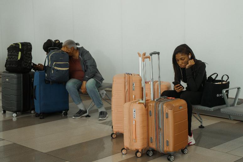 US airlines again cancel more than 1,000 flights on second day of cuts tied to government shutdown