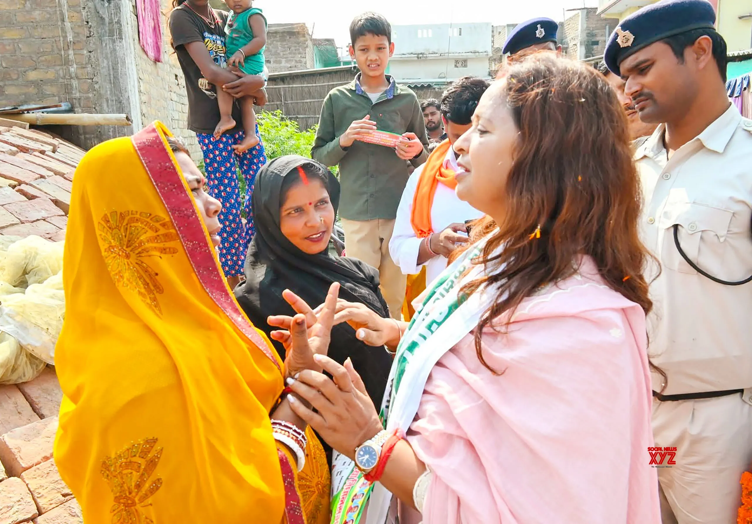 JDU candidate Shalini Mishra campaigns in Kesariya #Gallery