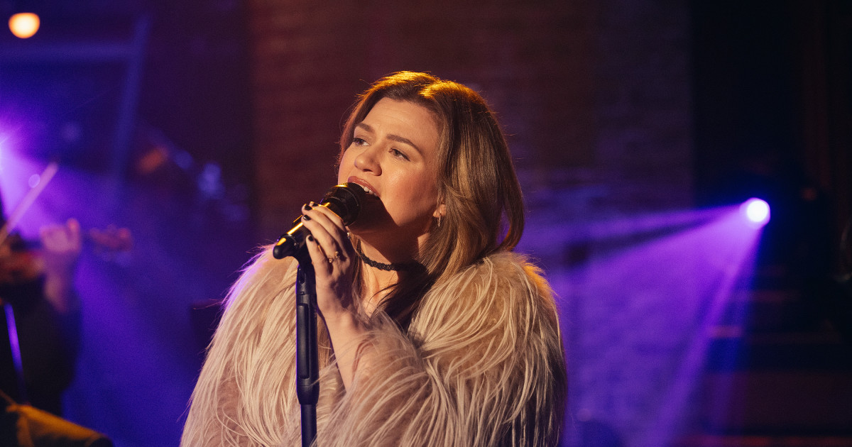 Kelly Clarkson Reveals Her Top 3 Albums of All Time