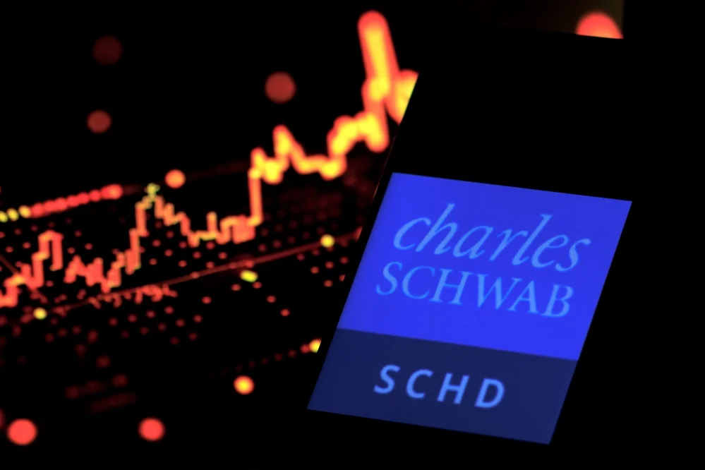 Schwab: Half Of US Investors May Ditch Other Assets For ETFs
