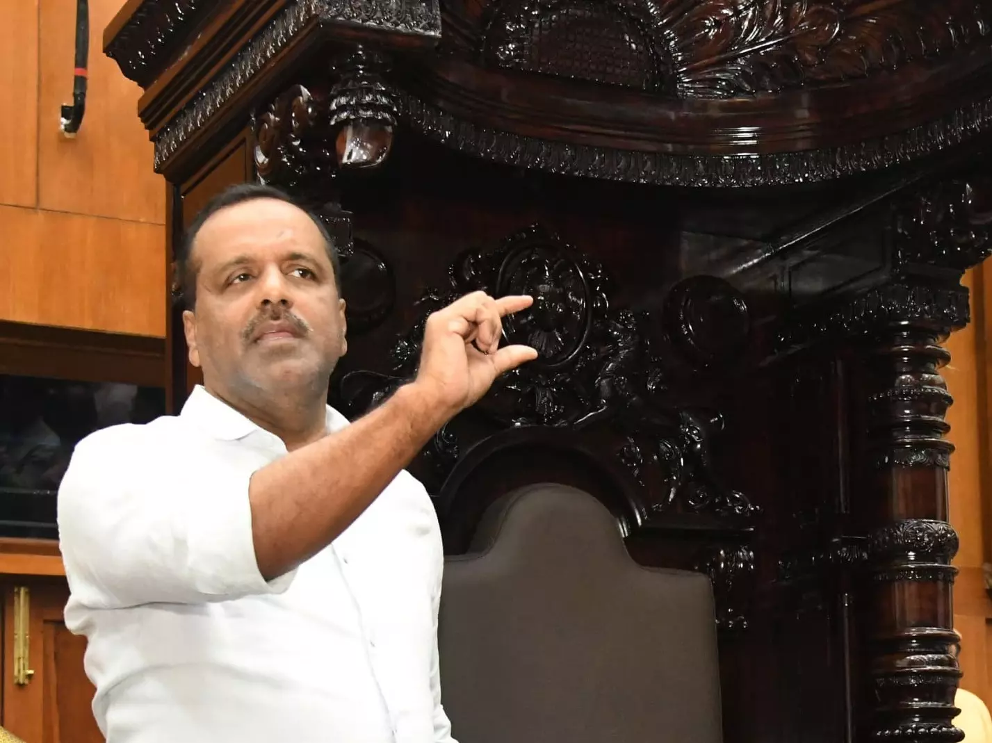 Karnataka Assembly Speaker Says He is Ready to Have Discussion on His Tenure
