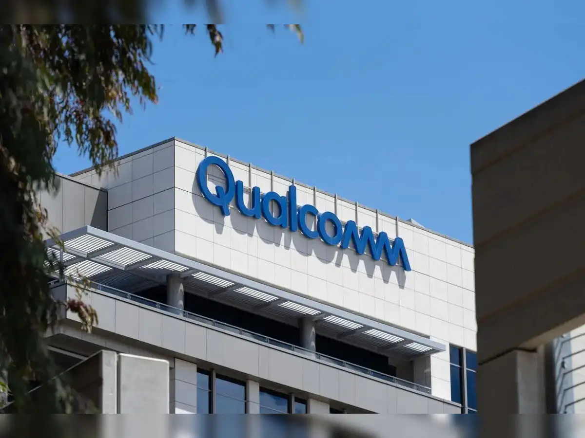 Qualcomm forecasts solid quarter but smaller Samsung business hits shares