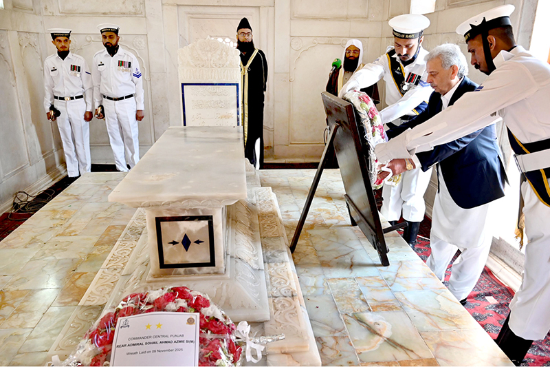 Federal Minister for National Food Security and Research Rana Tanveer Hussain laying floral wreaths during change of guard ceremony to pay homage to the National Poet Allama Muhammad Iqbal on his 148th birthday anniversary at Mazar-e-Iqbal