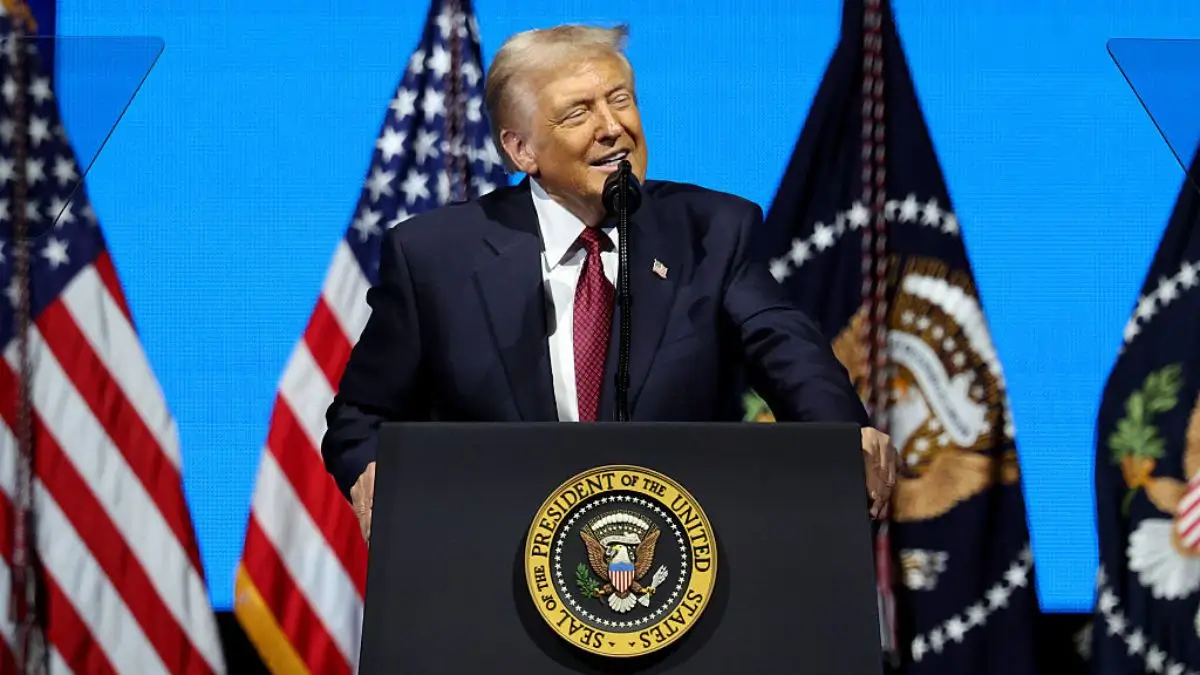 Trump’s Bizarre Geography Blunder Leaves Crowd in Stunned, Then His Attempt to Fix It Goes Even More Off the Rails