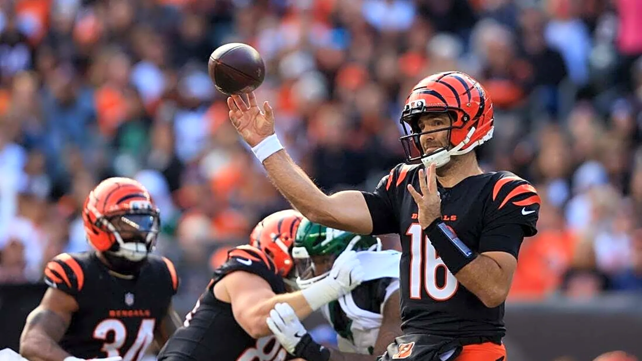 Bruised Bengals to battle baffled Bears
