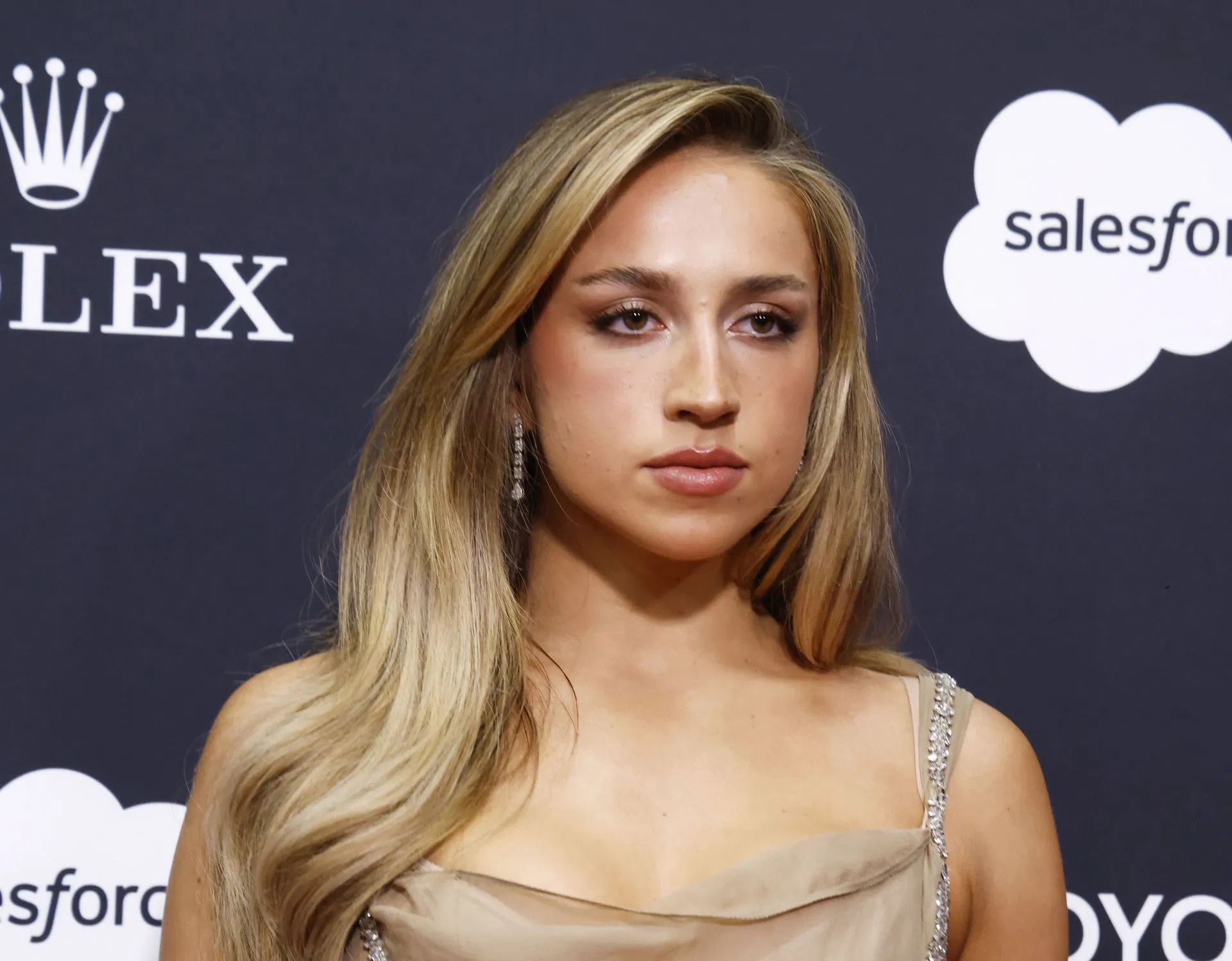 “About to take over the charts”: Netizens react as Tate McRae announces release date for the deluxe version of ‘So Close To What???’