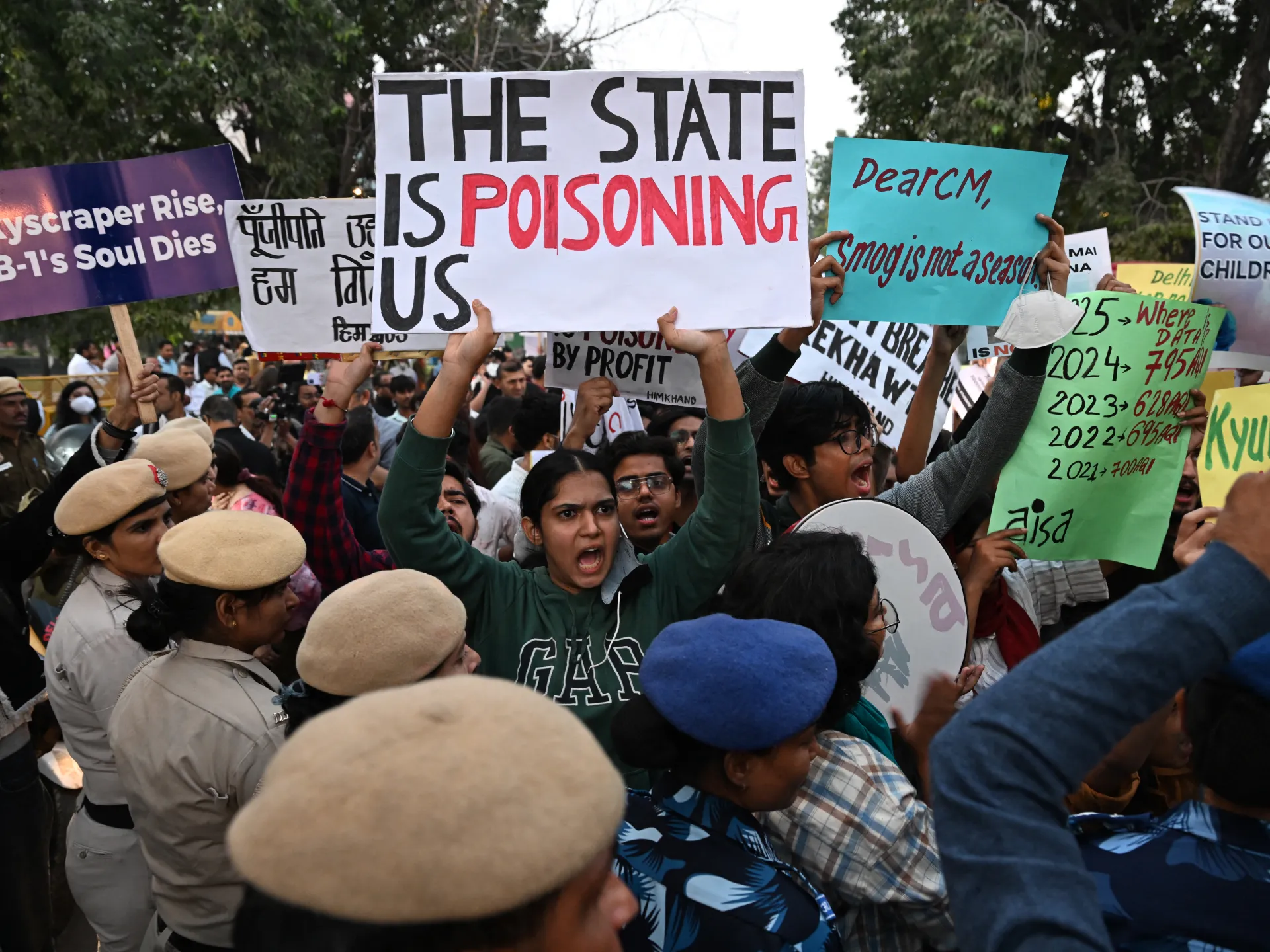 “I just want to breathe”: Protests over pollution in New Delhi