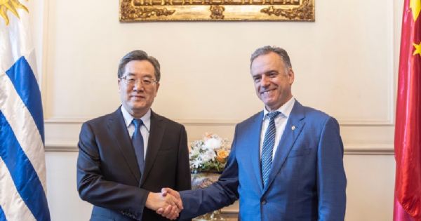 Chinese Deputy PM holds meeting with Uruguayan President in Montevideo
