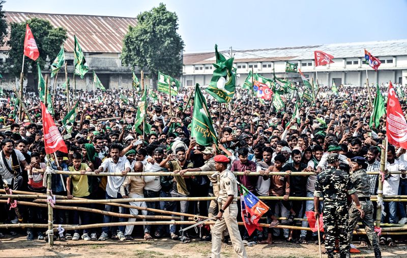 On last day of campaign, rivals indulge in one-upmanship