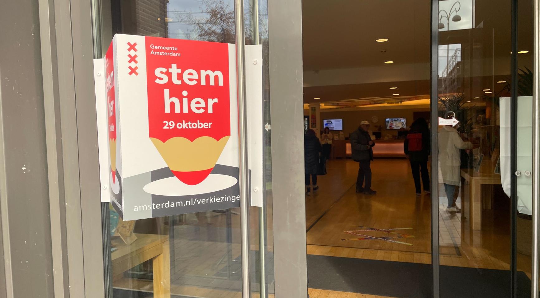 Higher voter turnout fuels tight race between PVV and D66; Major Amsterdam count pending