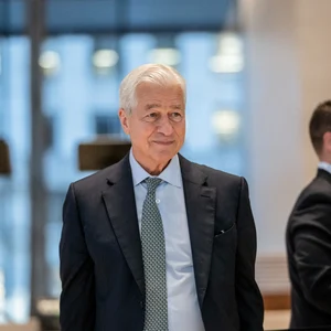 Jamie Dimon says don't worry about Trump's attacks on the Fed