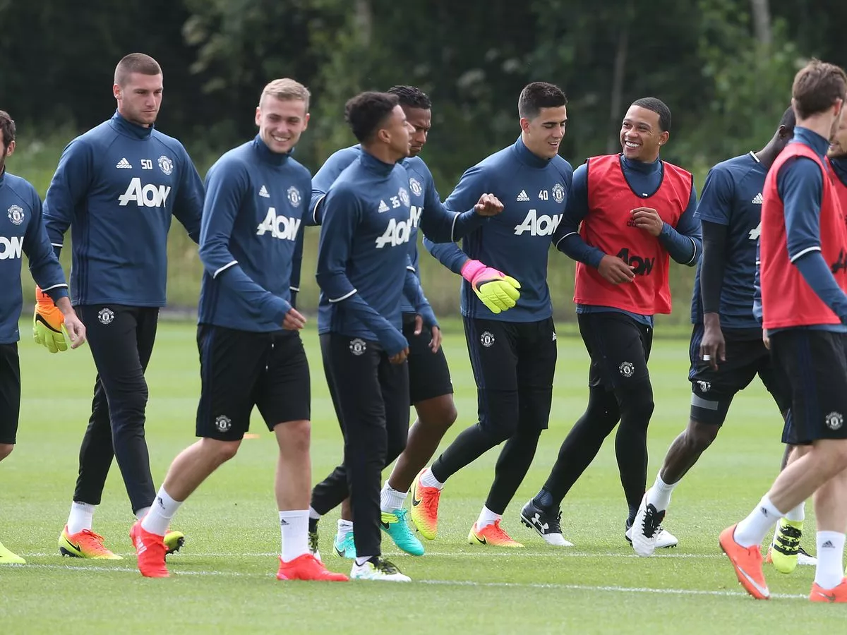 Man United flop 'told to leave £35k-a-week hotel suite' gets damning transfer verdict