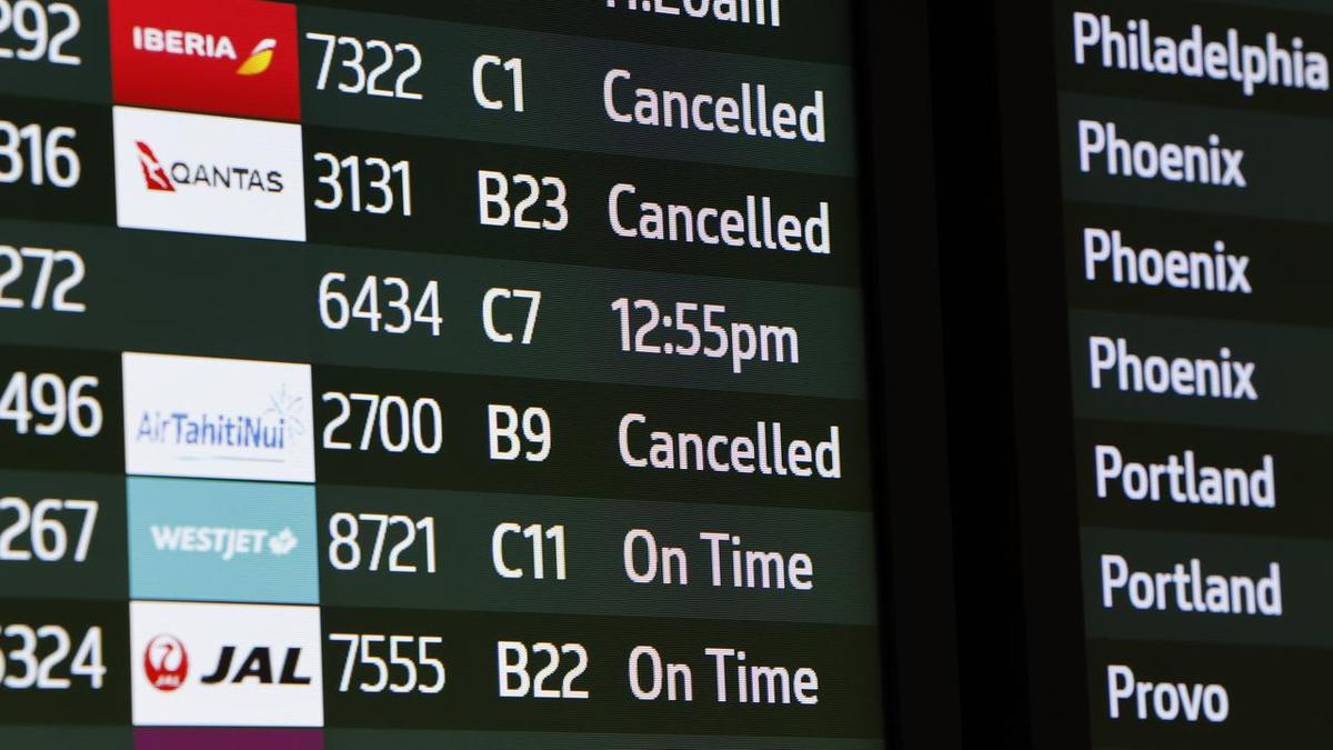 US flight cancellations top 2100 due to shutdown