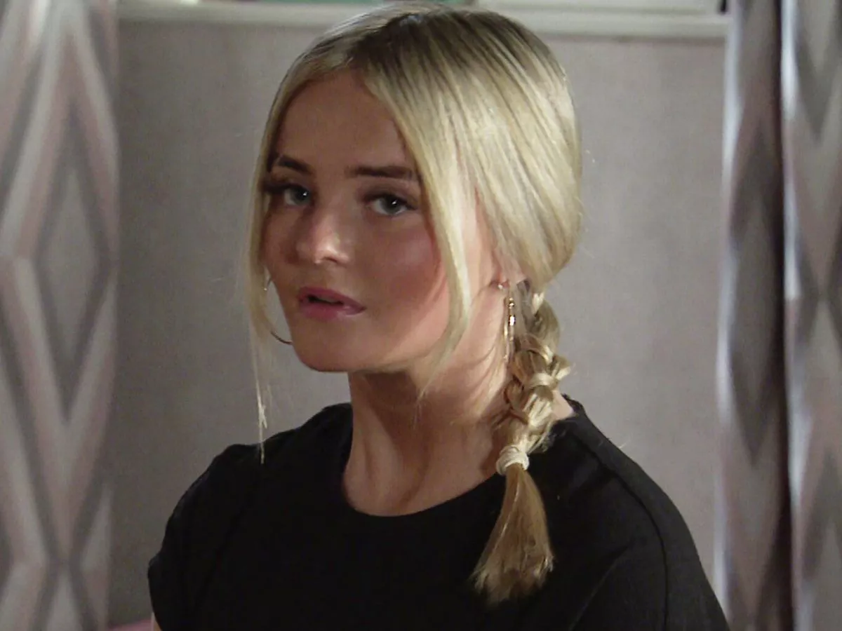 Coronation Street's Millie Gibson supported by co-stars after heartbreaking announcement