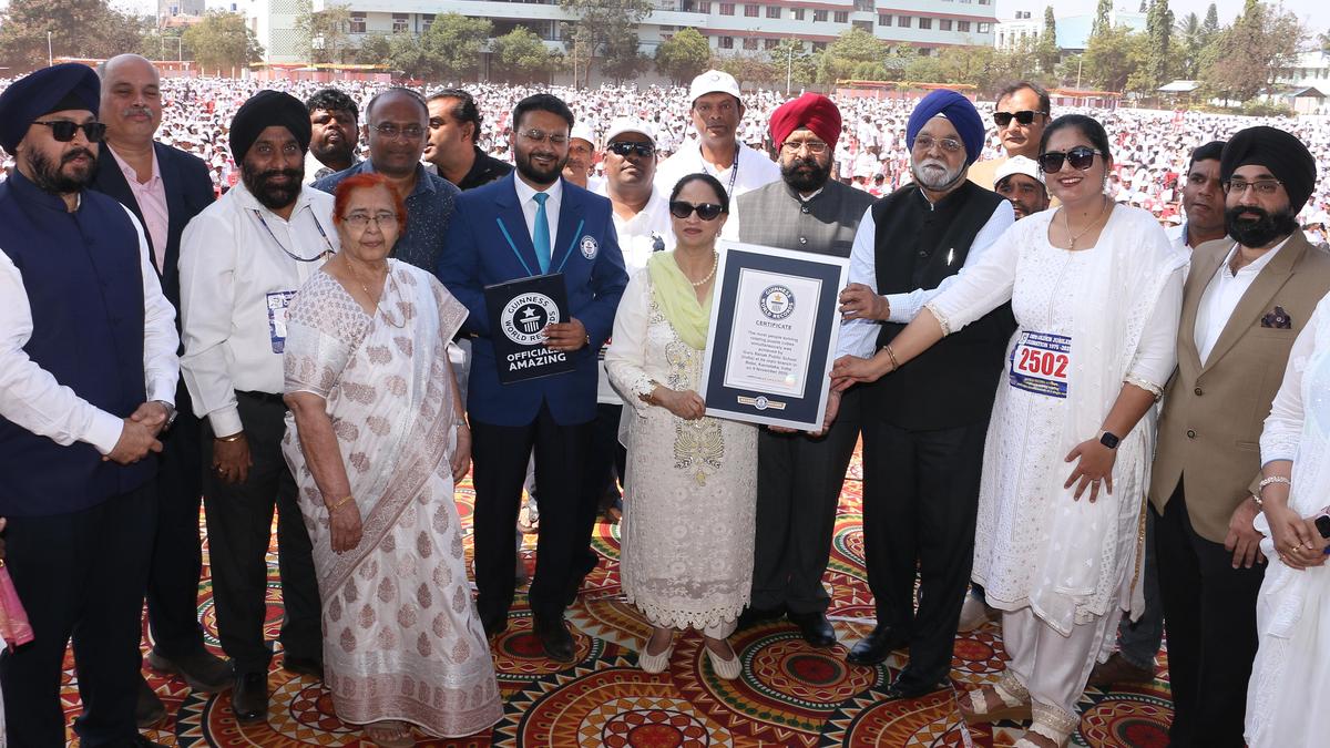 Guru Nanak Public School in Bidar sets Guinness World Record for most people solving Rubik’s Cube simultaneously