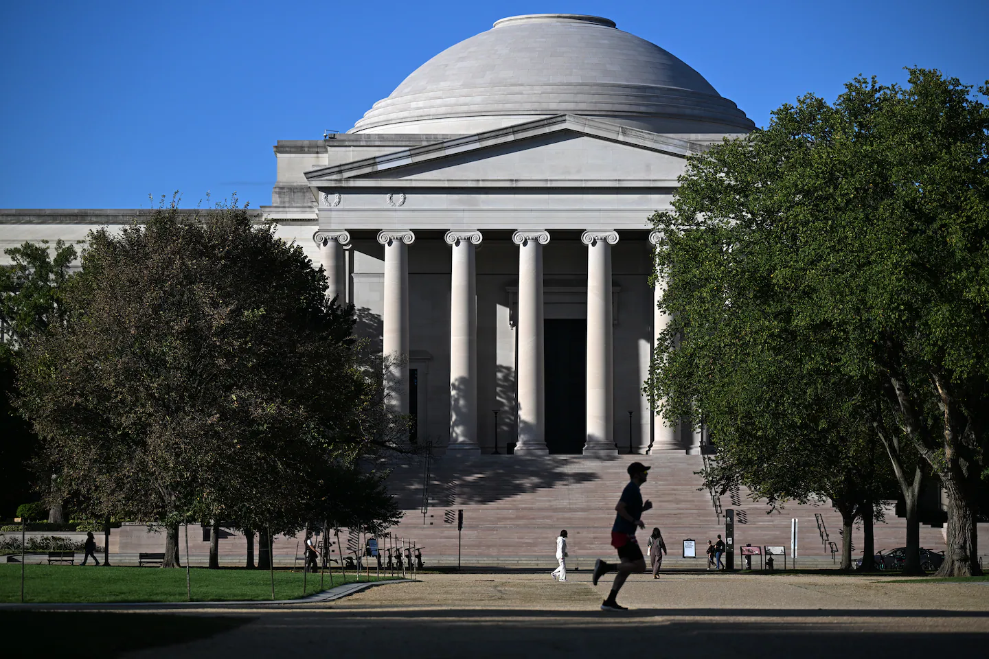 Government shutdowns impacts art exhibits and galleries