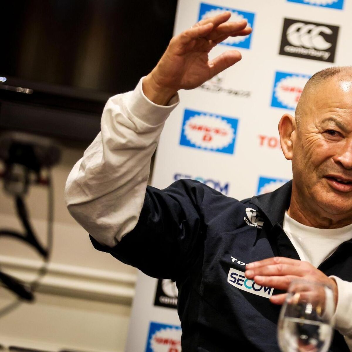 Eddie Jones: Andy Farrell can handle 'sticky' Ireland transition period