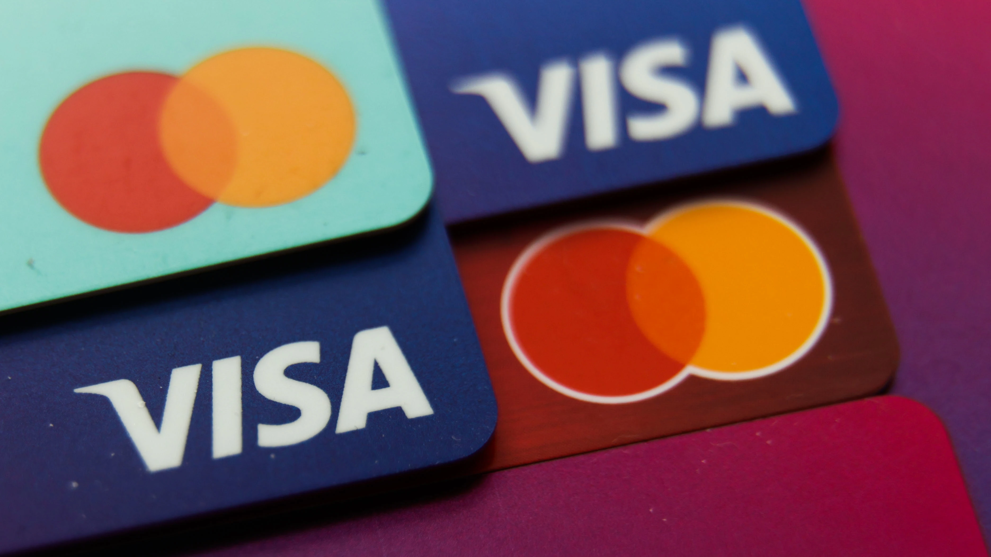 Visa and Mastercard Near Settlement with Merchants That Would Lower Fees