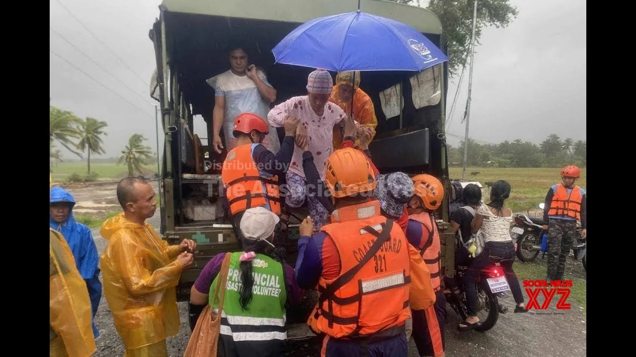 Super Typhoon Fung-wong starts lashing the Philippines (Video)