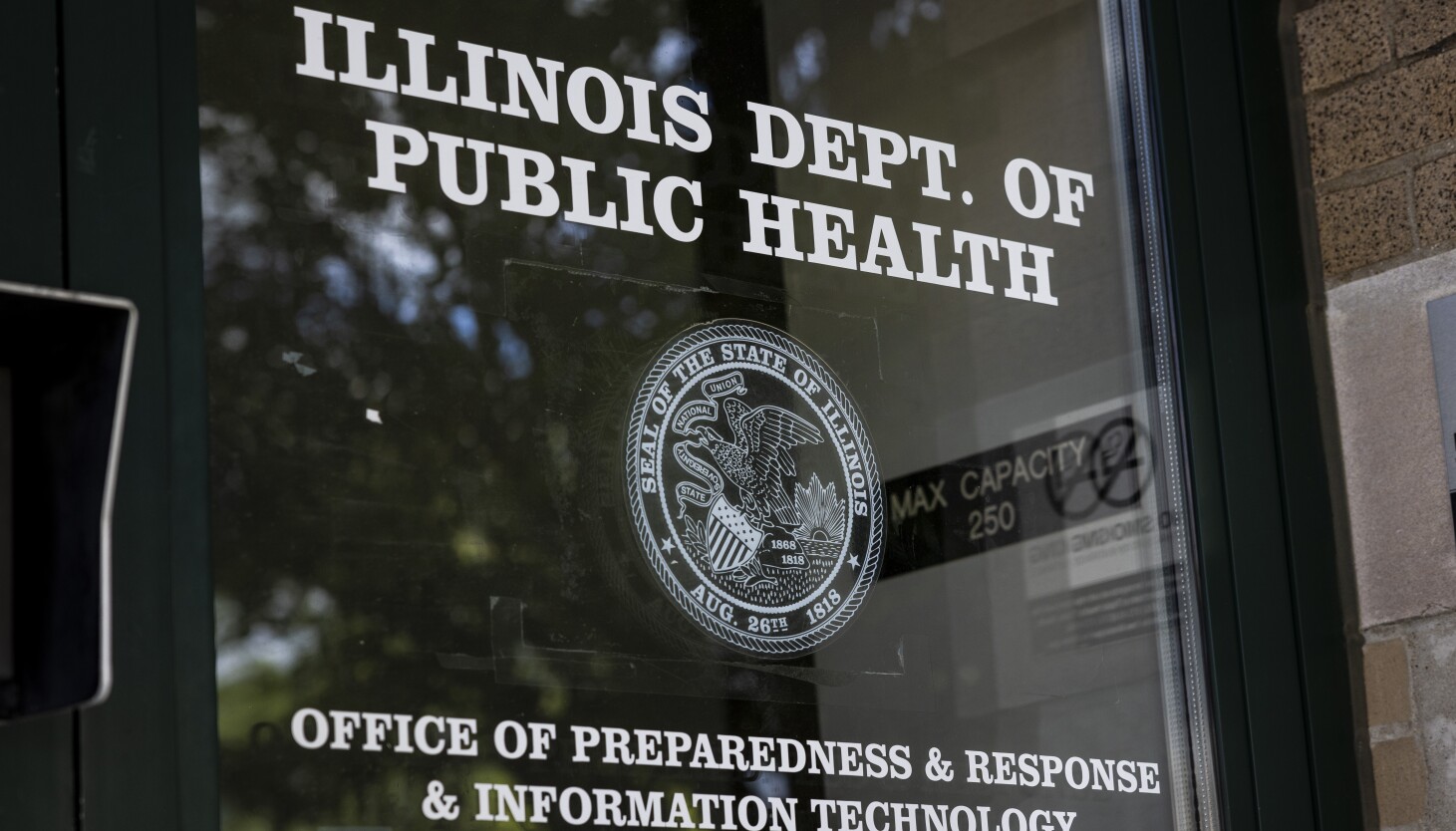 Recalled infant formula tied to two botulism cases in Illinois babies