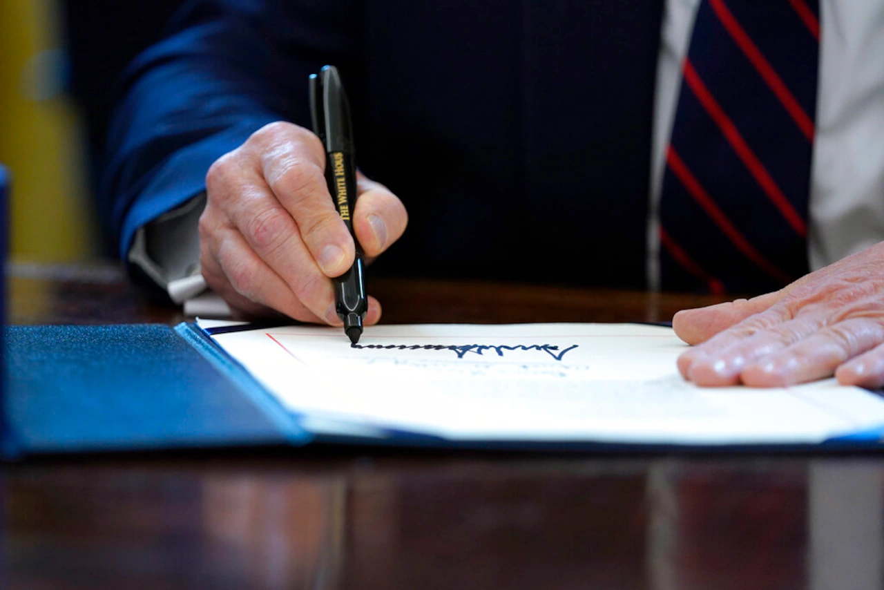 Trump proposes $2,000 stimulus check to Americans funded by tariff revenue