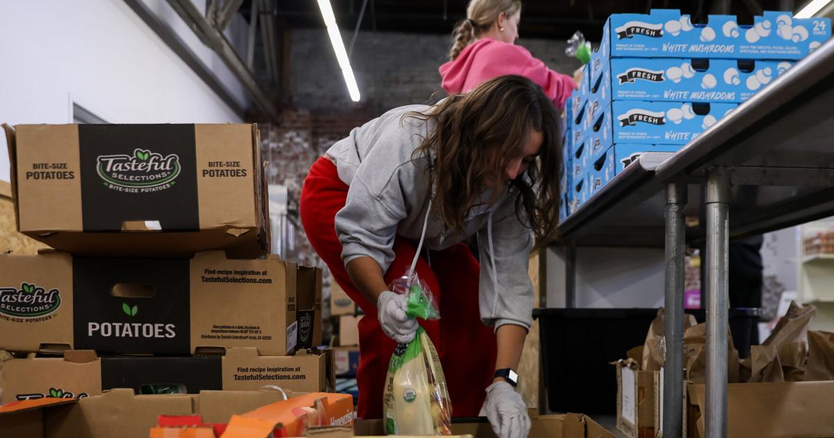 Pause in SNAP benefits puts Omaha food pantries in 'impossible situation,' nonprofit leaders say