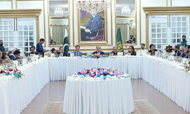 PM Shehbaz hosts dinner for coalition senators, lauds unity on 27th amendment