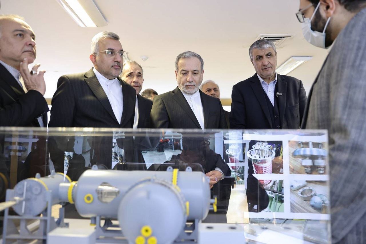 FM Araghchi visits nuclear achievements exhibition