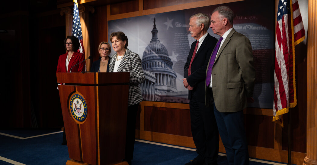 8 Senators Break Ranks With Democrats and Advance G.O.P. Plan to End Shutdown