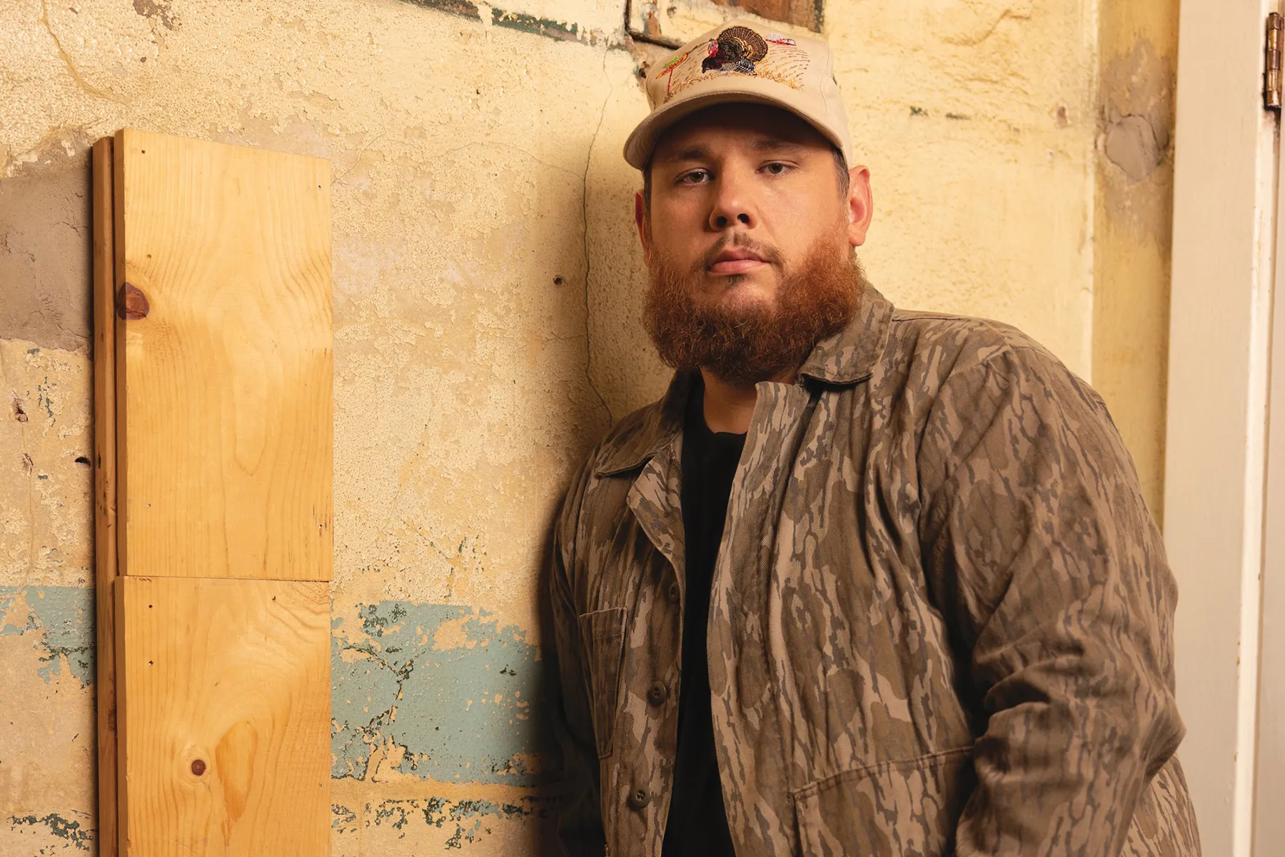 Luke Combs, Lainey Wilson, Shaboozey & More to Perform on 2025 CMA Awards