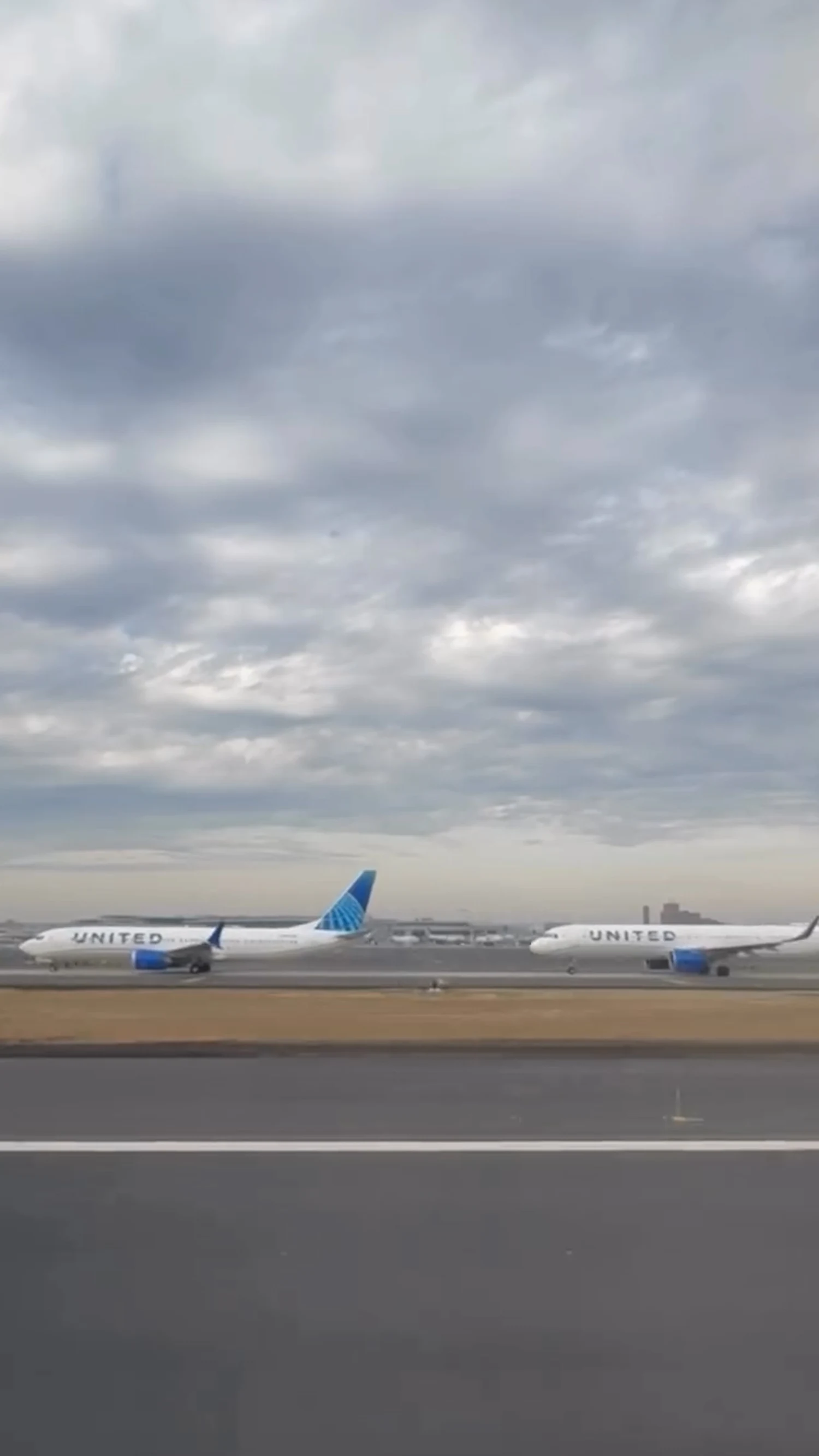 Planes line Newark runway amid delays and ground stop