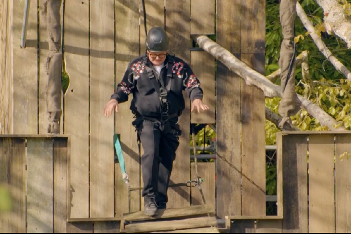 Watch Alan Carr’s hilarious reaction to Celebrity Traitors wobbly bridge challenge