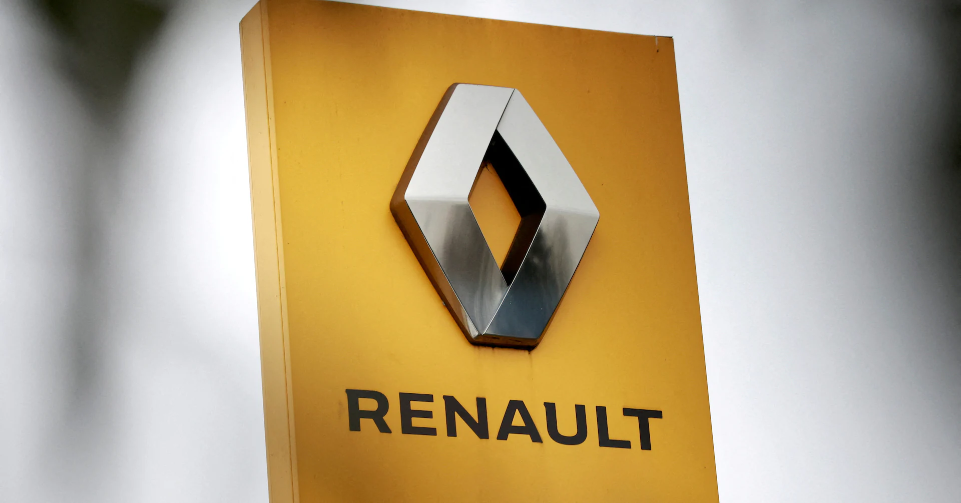 Exclusive: Renault seeking Chinese rare-earth-free motor supplier, sources say