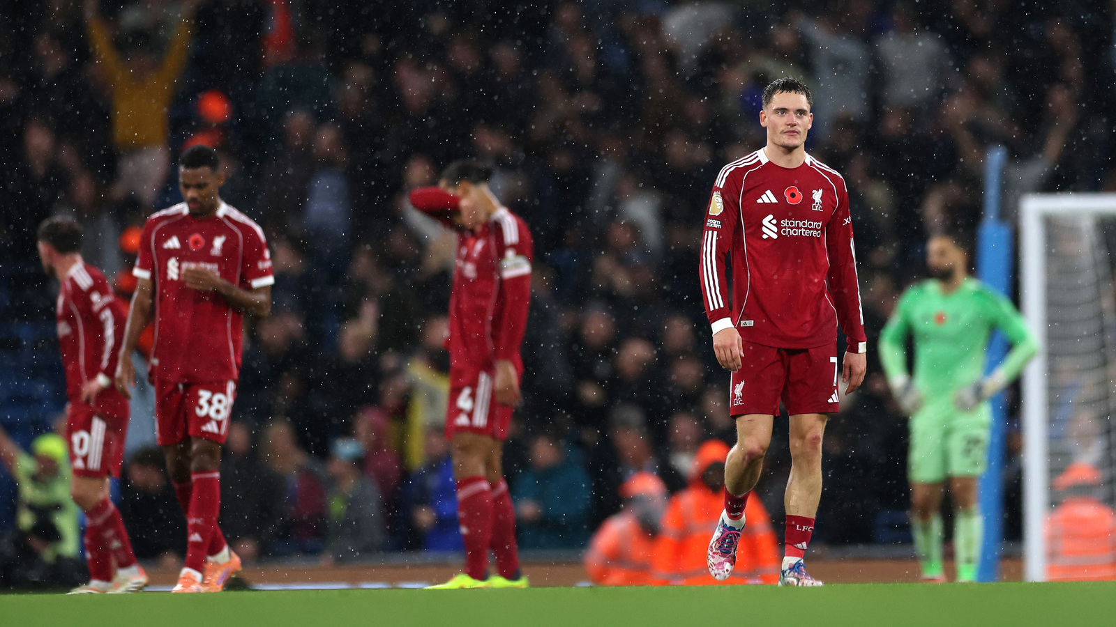 ‘Looked like a little boy’ - Gary Neville takes aim at Liverpool player who’s become a ‘problem’