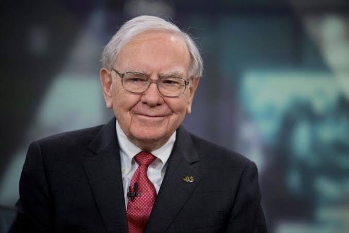 Warren Buffett's Net Worth Surges as Berkshire Hathaway Stock Gains Amid Wall Street AI Concerns