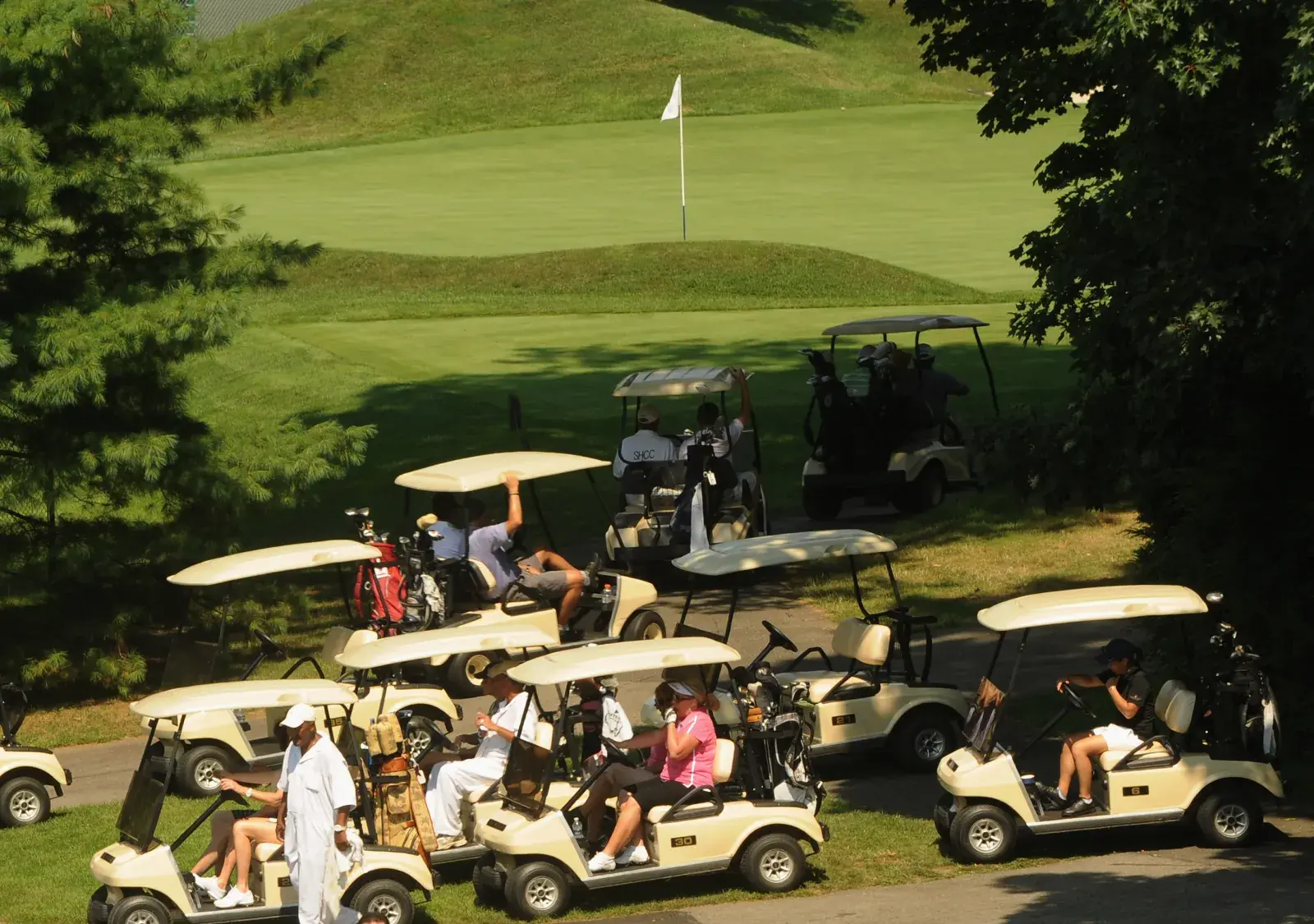 Slow Play Shaming at Renowned NY Golf Course Sparks Debate