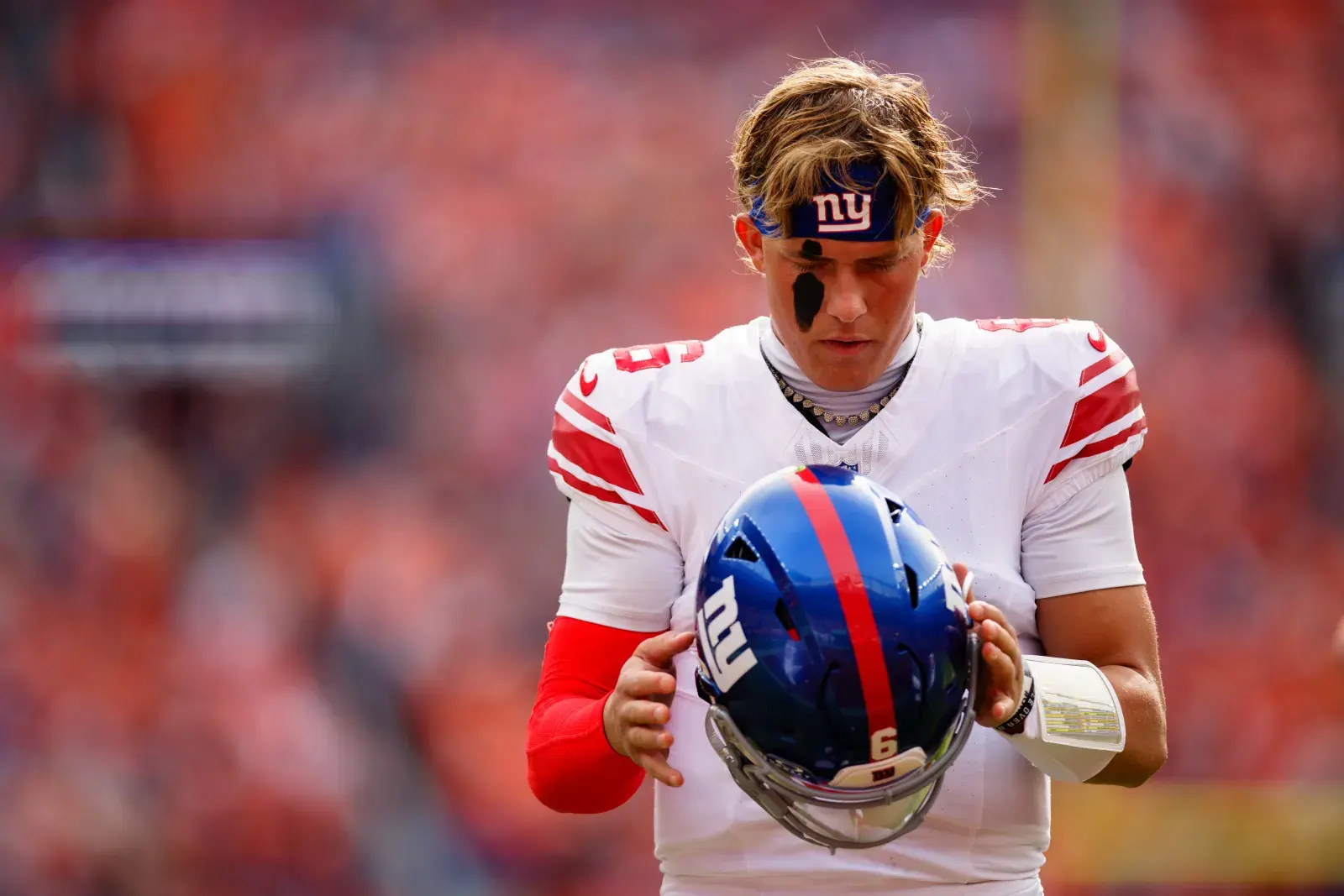 Giants&#039; Jaxson Dart Exits Game With Apparent Head Injury