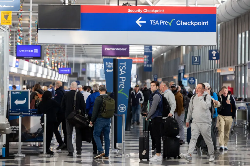 Government shutdown cancels 400 O'Hare flights, delays 1,000