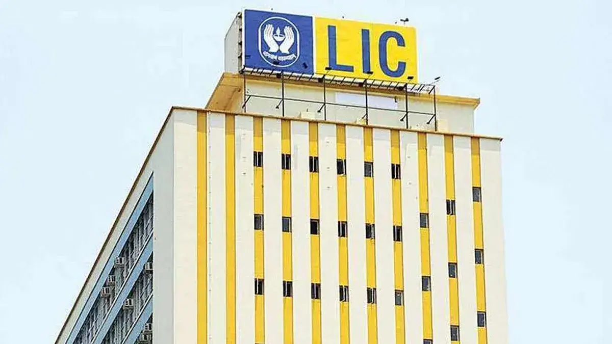 LIC Q2 Net Profit Jumps 31% to Rs 10,098 Cr on Strong Premium Growth; CEO Expects Robust H2 Demand
